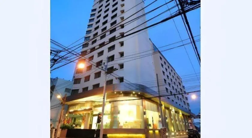 Mayflower Grande Hotel