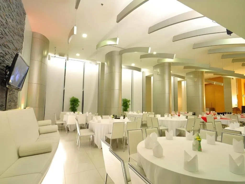 Mayflower Grande Hotel