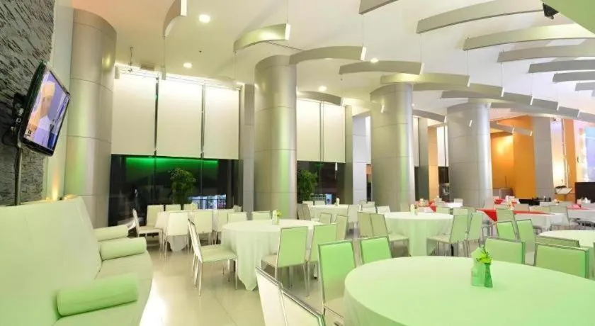 Mayflower Grande Hotel