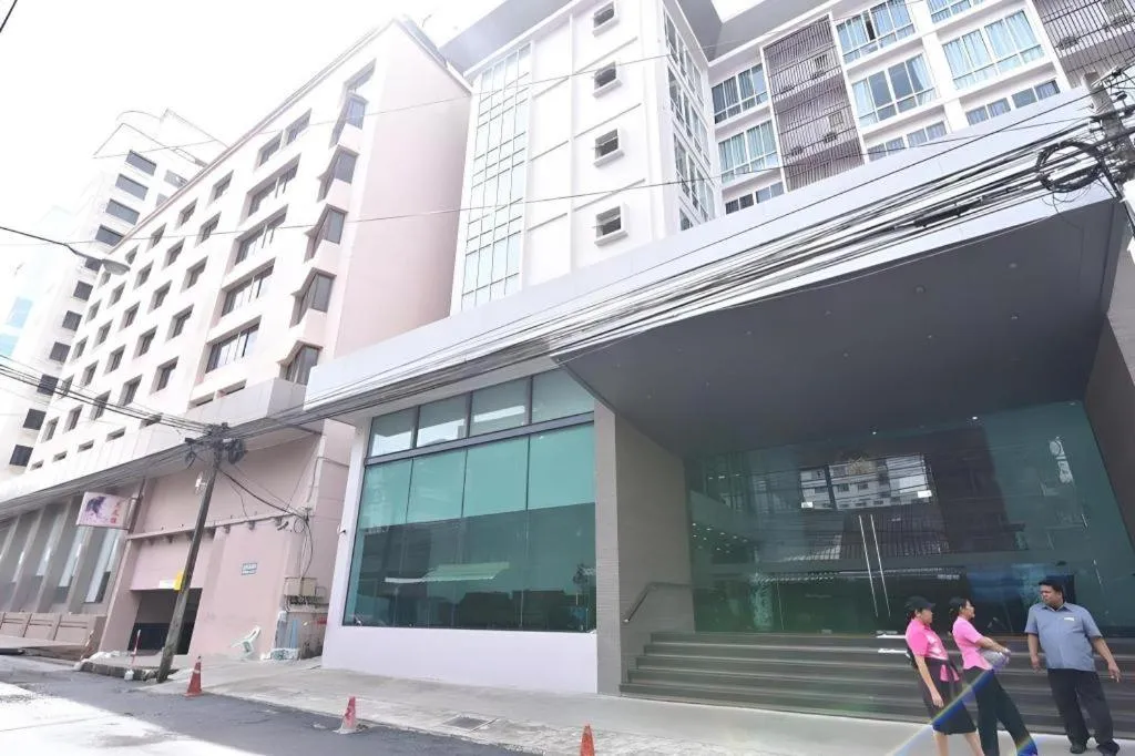 Mayflower Grande Hotel