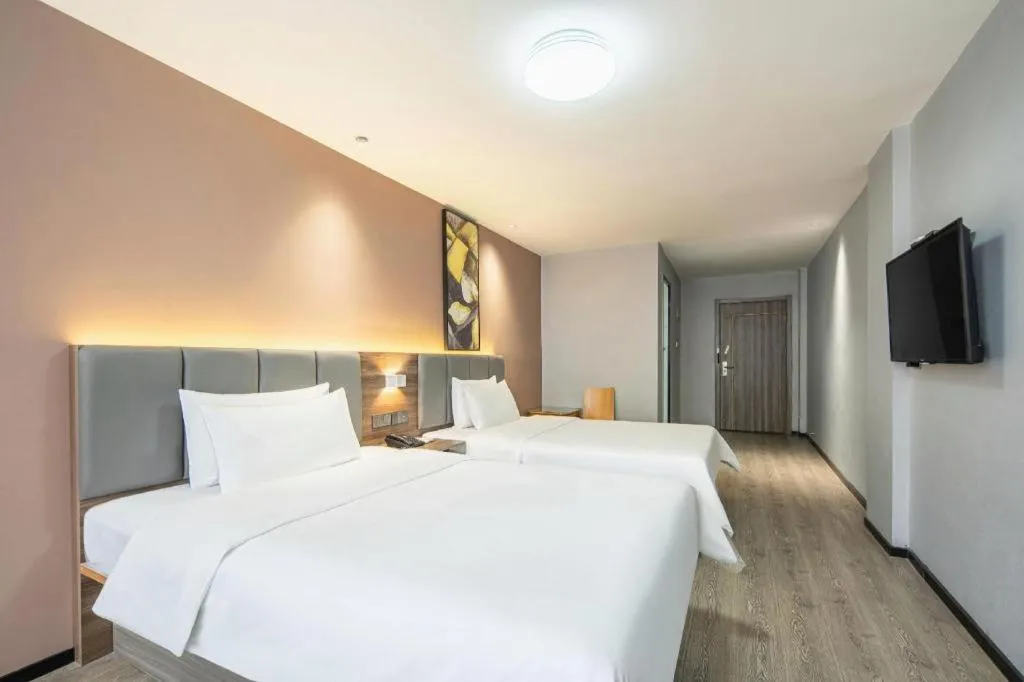 Bed in 7 Days Inn Yingshang Lanxing Building Materials Market