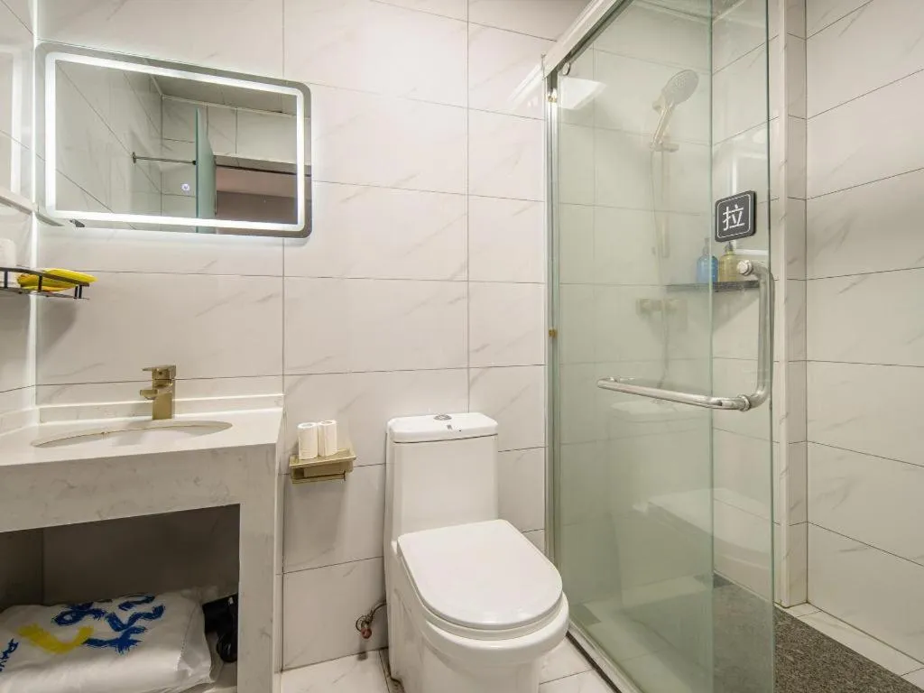 7 Days Inn Yingshang Lanxing Building Materials Market