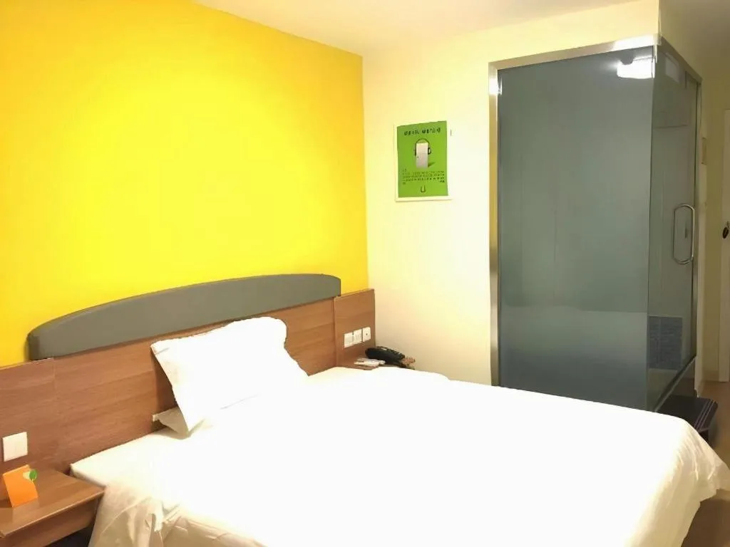 Bed in 7 Days Inn Yingshang Lanxing Building Materials Market