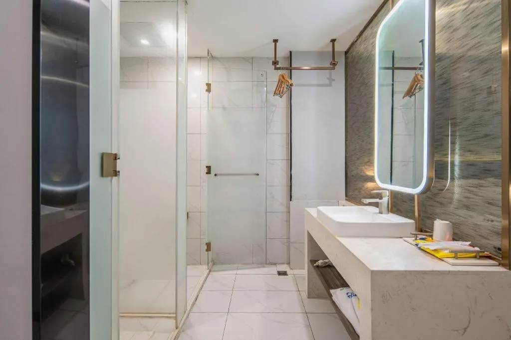 7 Days Inn Yingshang Lanxing Building Materials Market