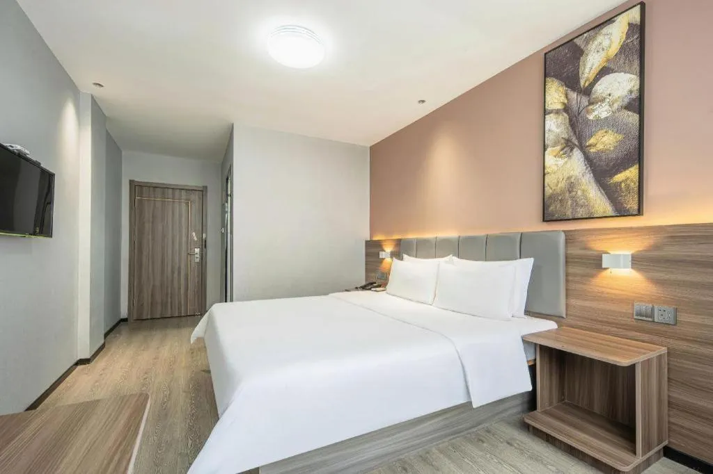 Bed in 7 Days Inn Yingshang Lanxing Building Materials Market