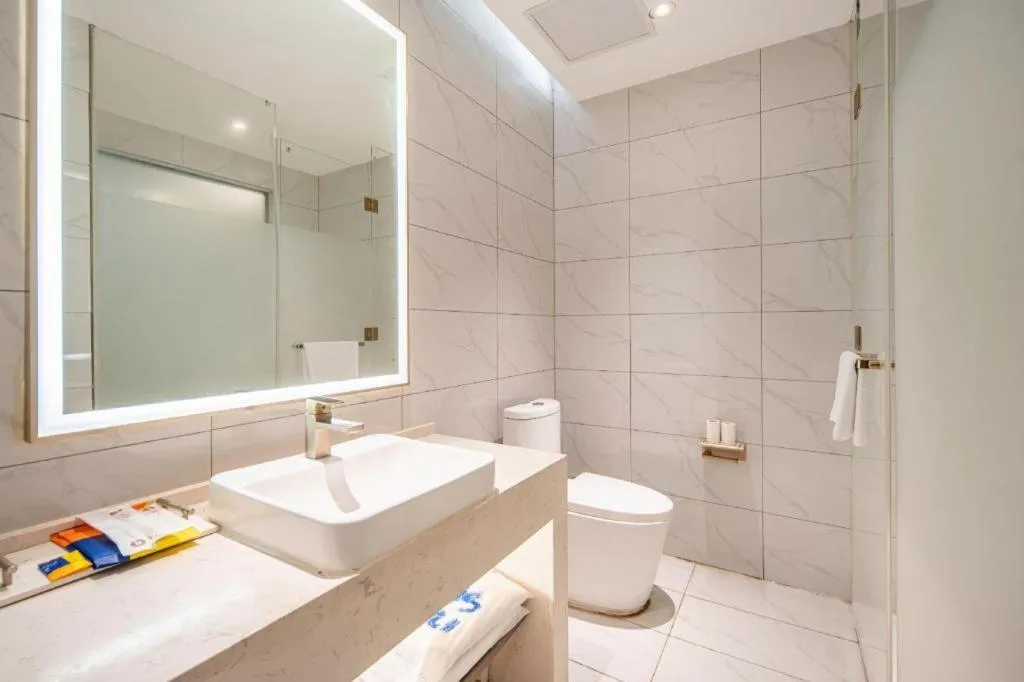 7 Days Inn Yingshang Lanxing Building Materials Market