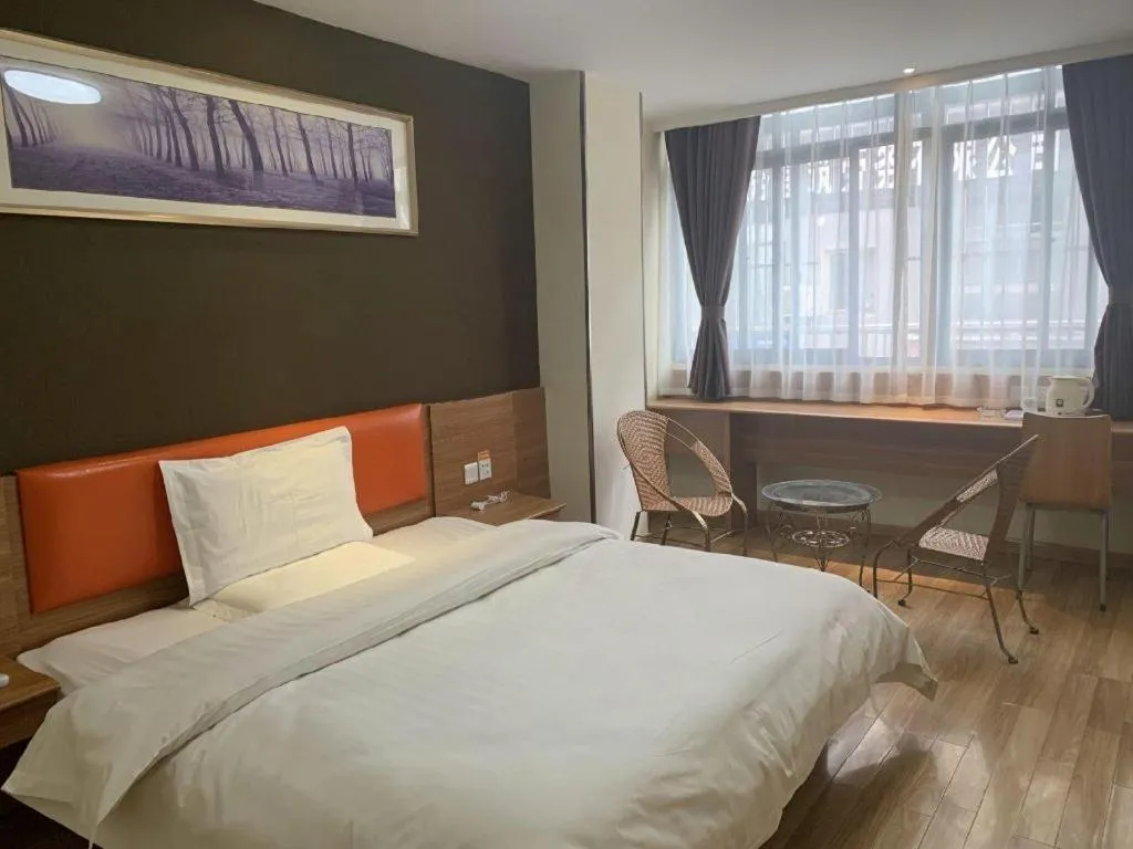 Bed in 7 Days Inn Yingshang Lanxing Building Materials Market