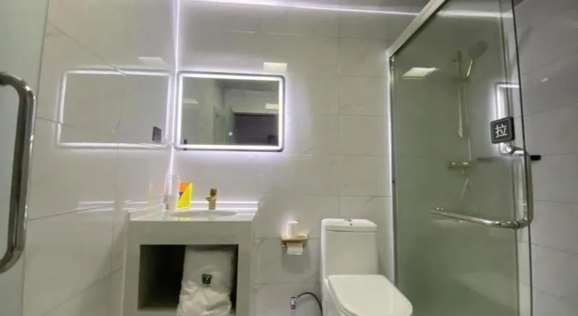 7 Days Inn Yingshang Lanxing Building Materials Market