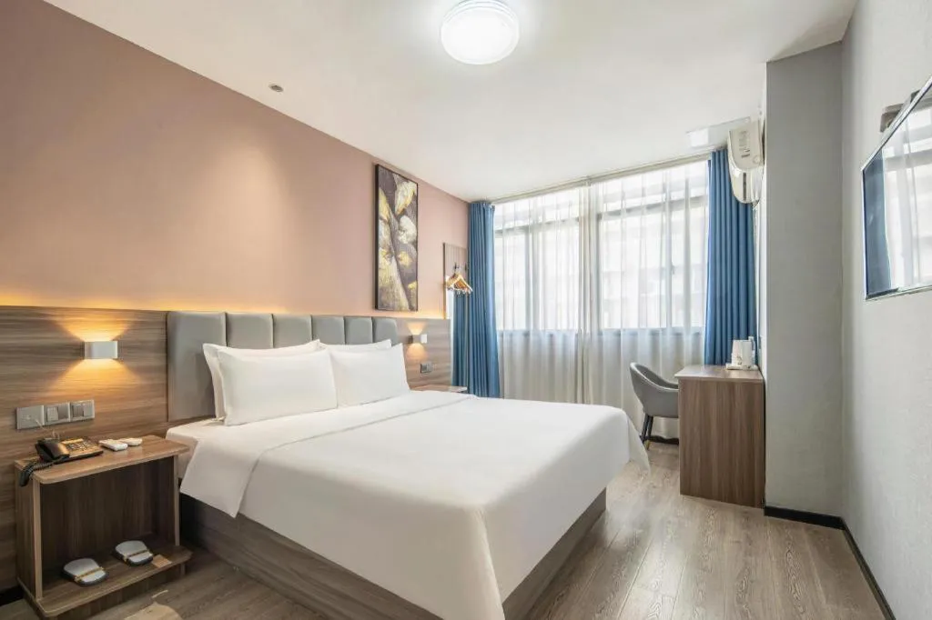 Bed in 7 Days Inn Yingshang Lanxing Building Materials Market