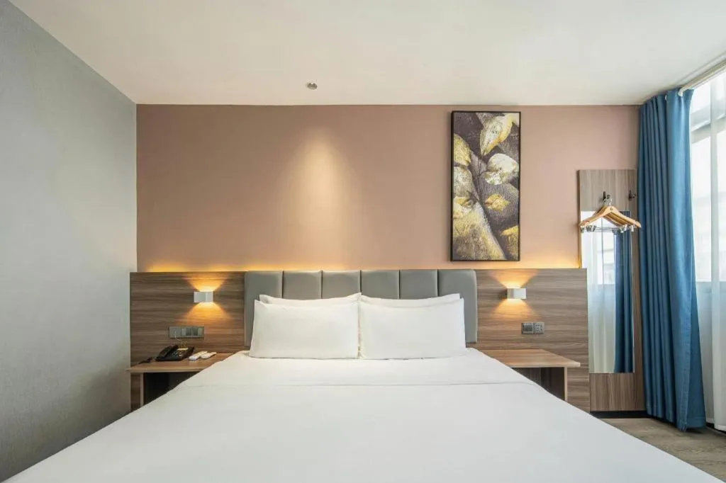 Bed in 7 Days Inn Yingshang Lanxing Building Materials Market