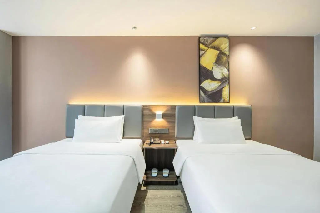 Bed in 7 Days Inn Yingshang Lanxing Building Materials Market