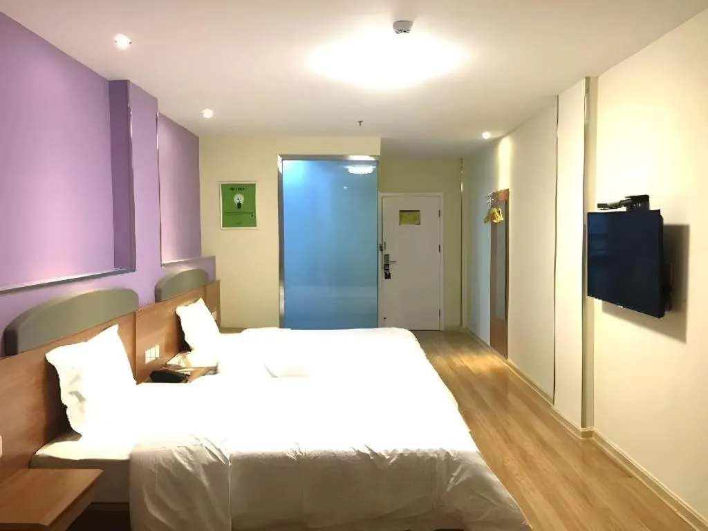 Bed in 7 Days Inn Yingshang Lanxing Building Materials Market