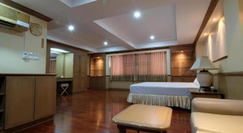 Bed in Alameda Suites Hotel