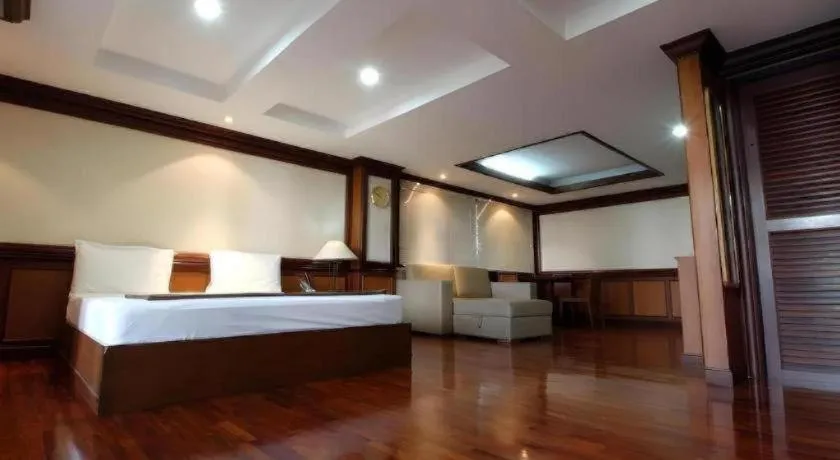 Bed in Alameda Suites Hotel