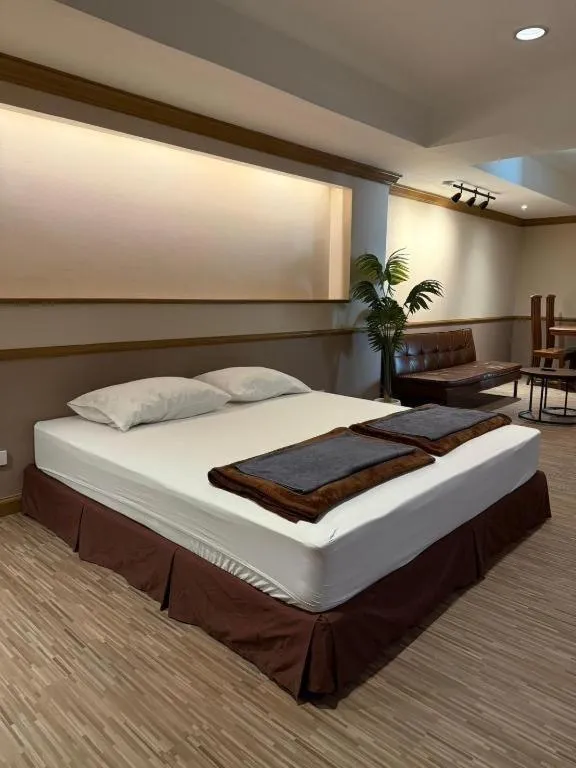 Bed in Alameda Suites Hotel