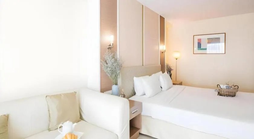 Bed in Clef Hotel Bangkok