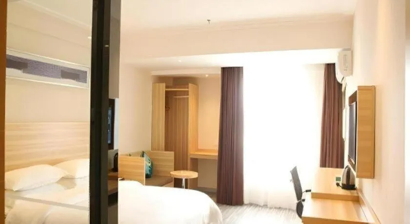 Bed in City Comfort Inn Zhongshan Lihe Square Walmart Branch