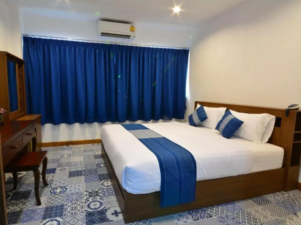 Bed in The Indigo House Phrae