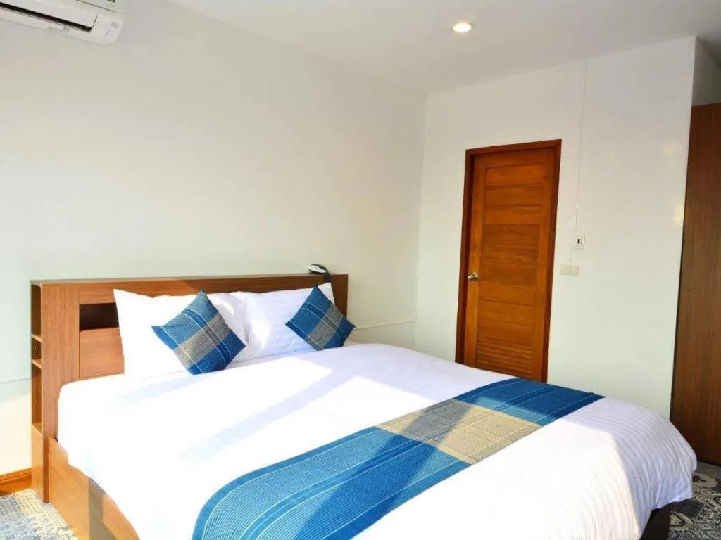 Bed in The Indigo House Phrae