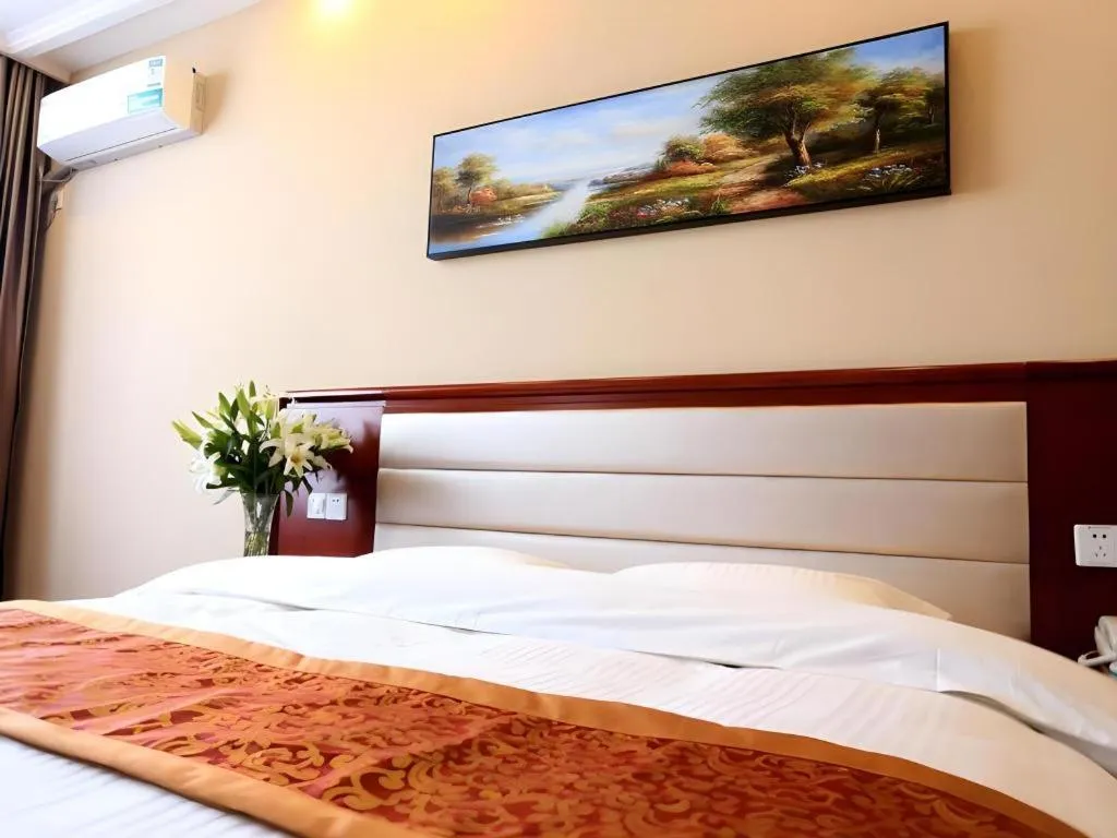 Bed in GreenTree Inn Shandong Yuncheng Ximen Street Songjiang Kung Fu School Business Hotel