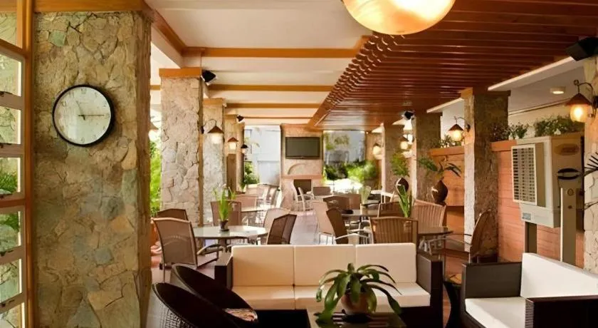 Chocolate and Berries Hotel