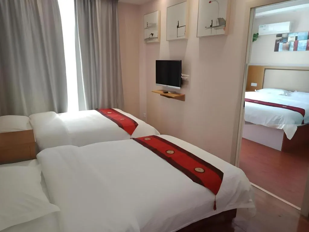 Bed in GreenTree Inn Yangshuo West Street Express Hotel