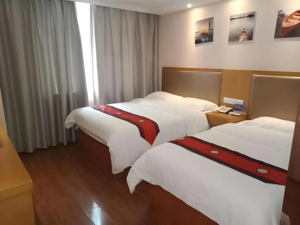 Bed in GreenTree Inn Yangshuo West Street Express Hotel