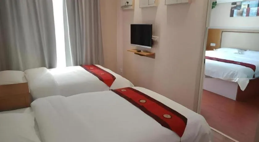 Bed in GreenTree Inn Yangshuo West Street Express Hotel