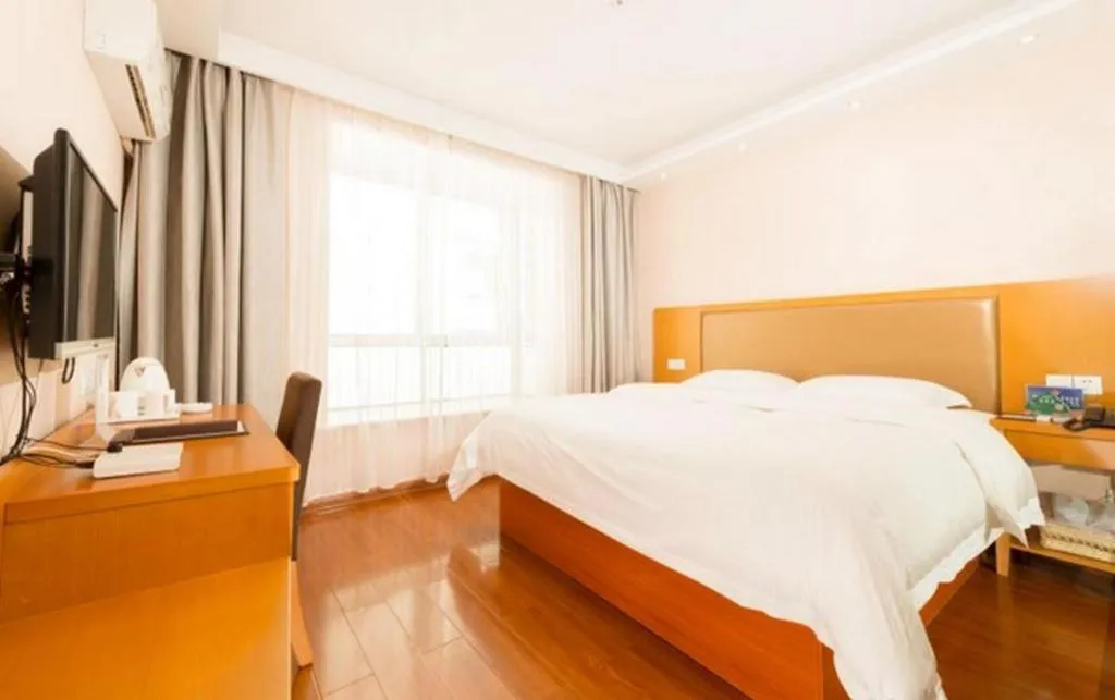 Bed in GreenTree Inn Yangshuo West Street Express Hotel