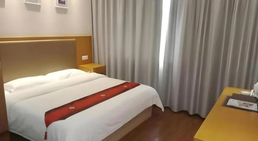 Bed in GreenTree Inn Yangshuo West Street Express Hotel