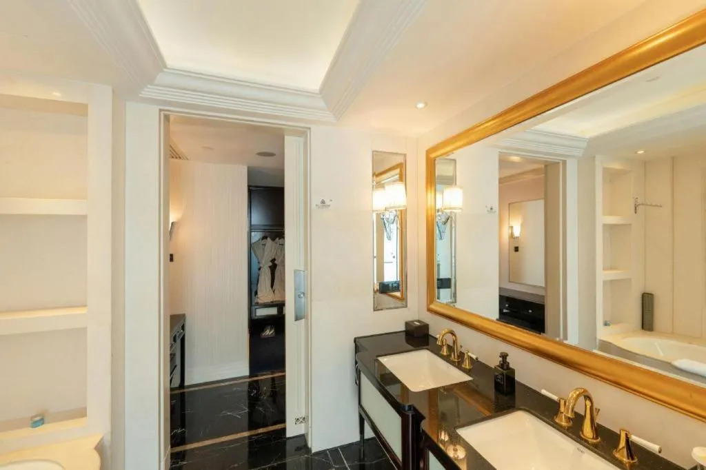 Tongxiang Inspirock Hotel