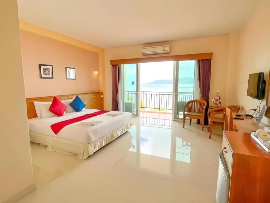 Bed in Royal Hill Satun Hotel