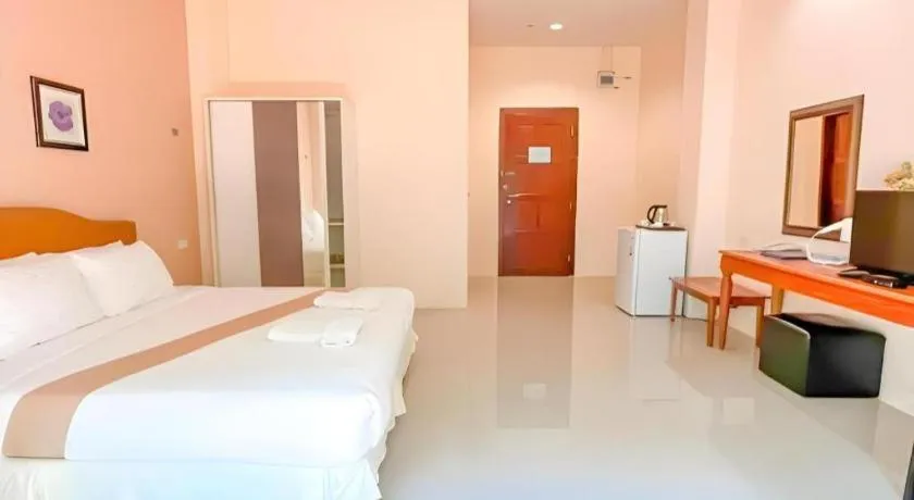 Bed in Royal Hill Satun Hotel