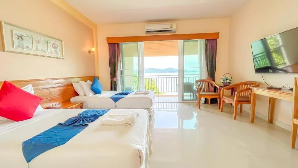 Bed in Royal Hill Satun Hotel