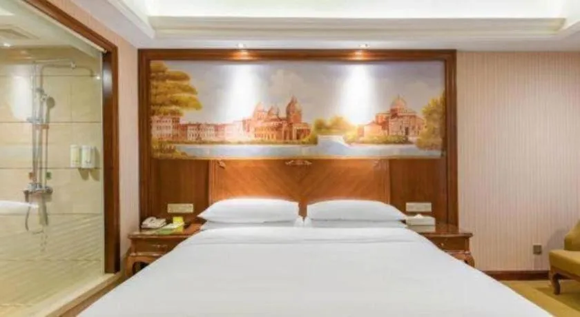 Bed in Vienna International Hotel Nanning Railway Station Mingxiu Road Metro Station