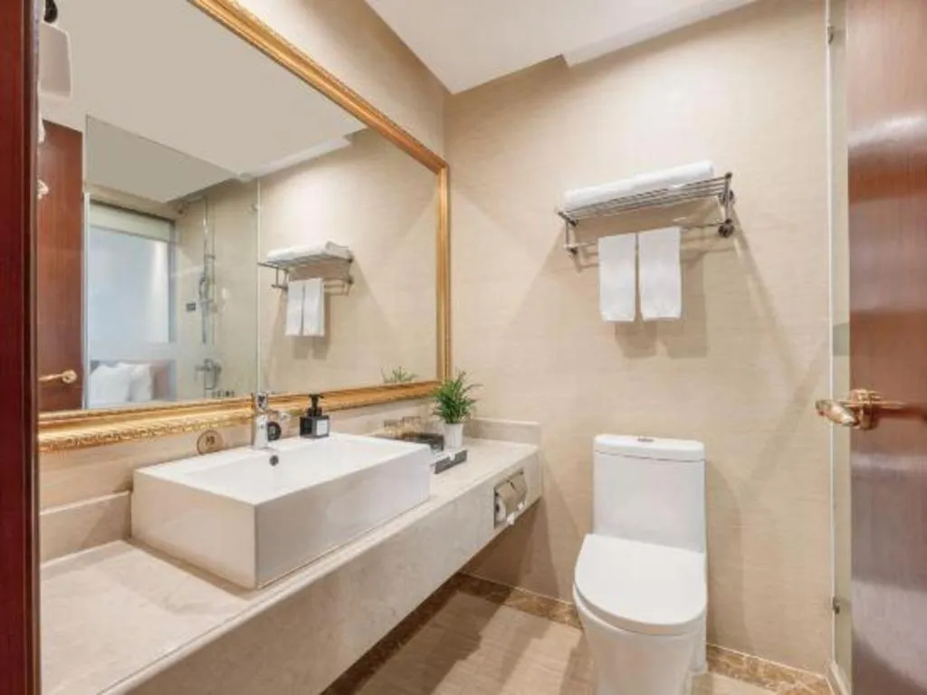 Vienna International Hotel Nanning Railway Station Mingxiu Road Metro Station