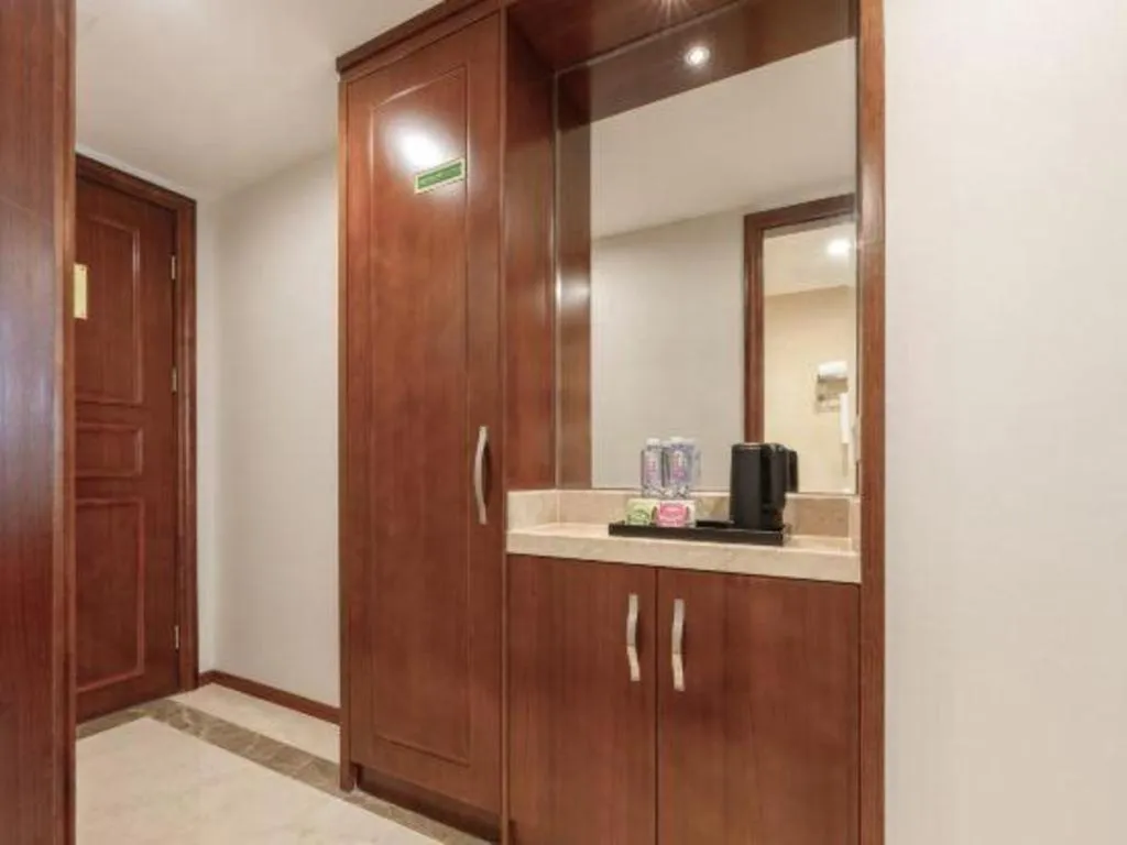 Vienna International Hotel Nanning Railway Station Mingxiu Road Metro Station