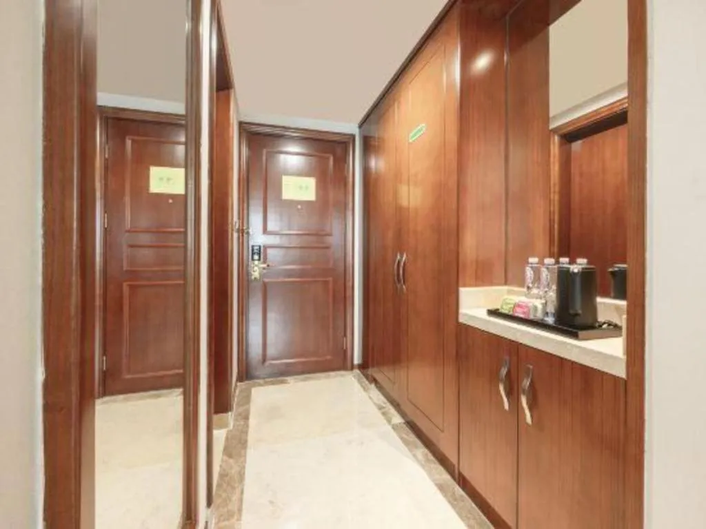 Vienna International Hotel Nanning Railway Station Mingxiu Road Metro Station