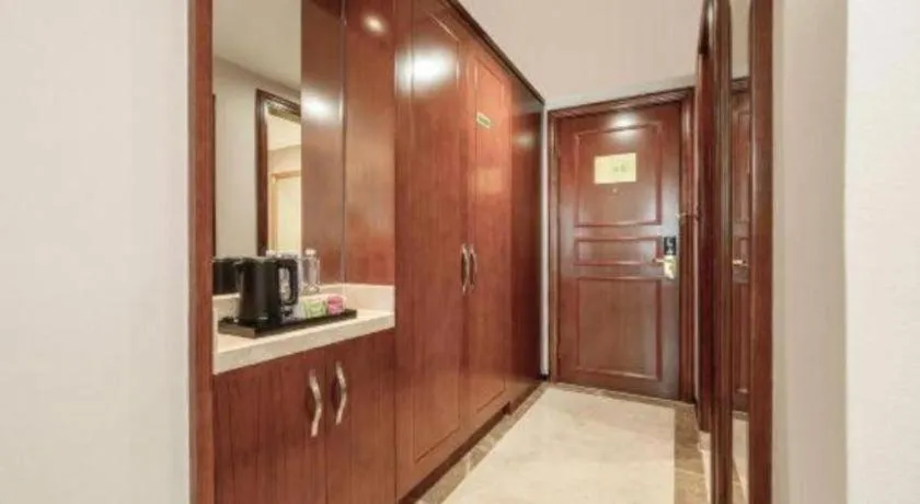 Vienna International Hotel Nanning Railway Station Mingxiu Road Metro Station