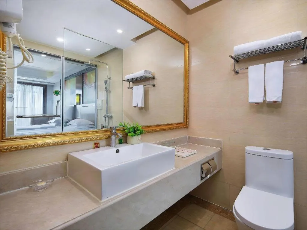 Vienna International Hotel Nanning Railway Station Mingxiu Road Metro Station