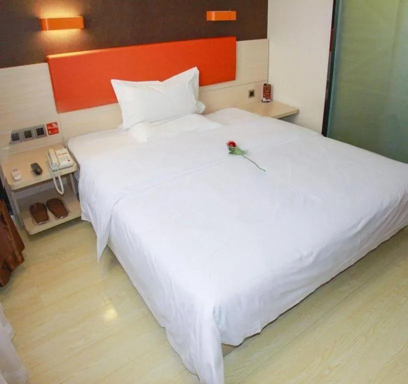 Bed in 7 Days Premium Beijing Dabaotai Metro Station Luhua Road