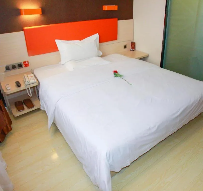 Bed in 7 Days Premium Beijing Dabaotai Metro Station Luhua Road
