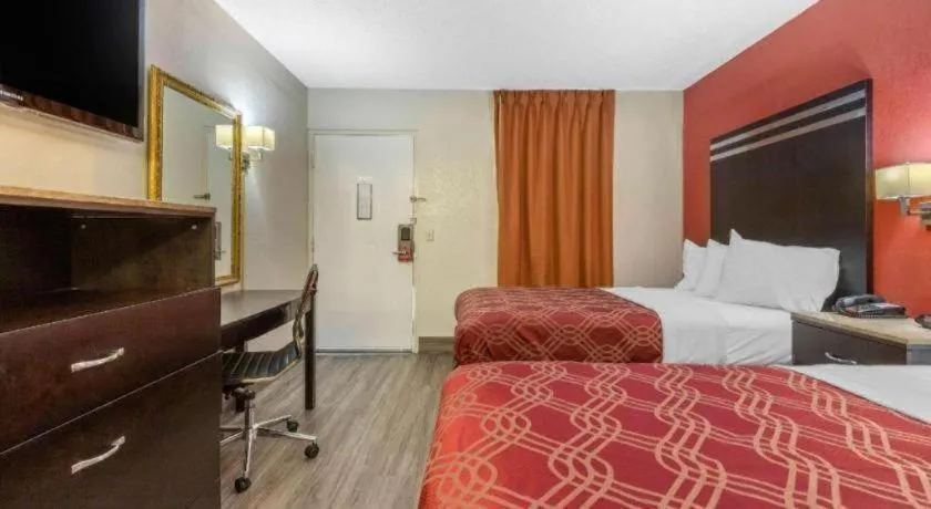 Bed in Econo Lodge Columbia Fort Jackson