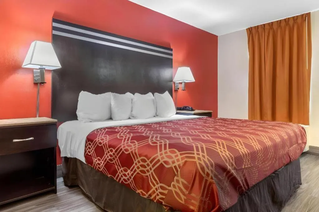 Bed in Econo Lodge Columbia Fort Jackson