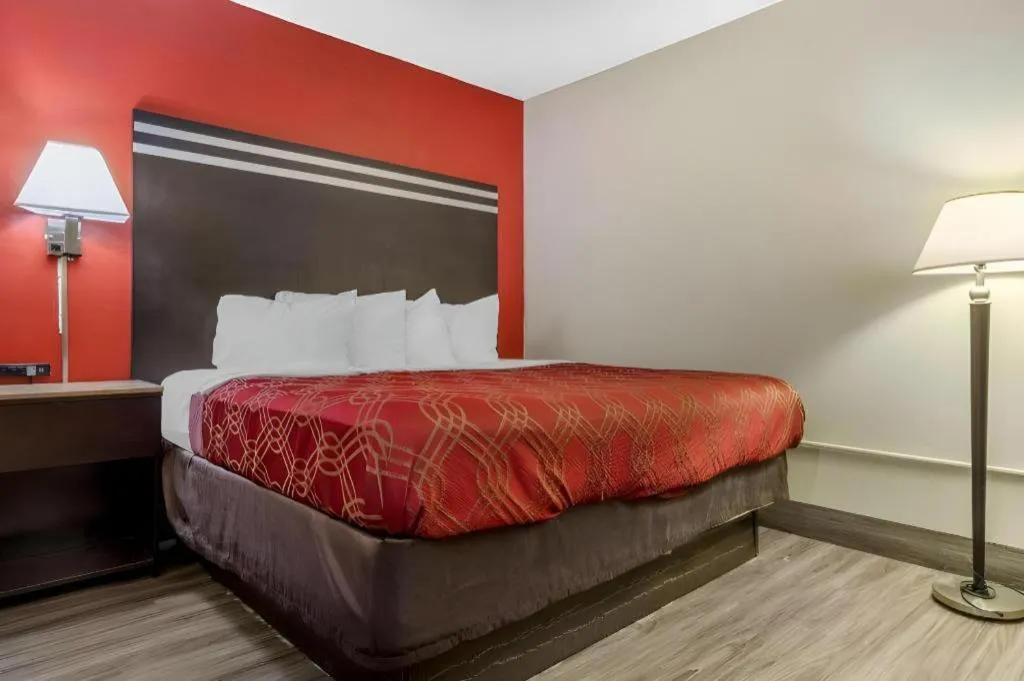 Bed in Econo Lodge Columbia Fort Jackson