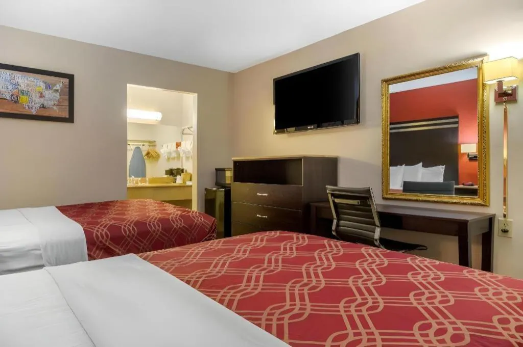 Bed in Econo Lodge Columbia Fort Jackson