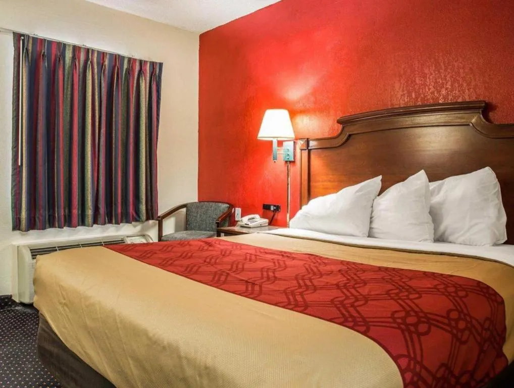 Bed in Econo Lodge Columbia Fort Jackson