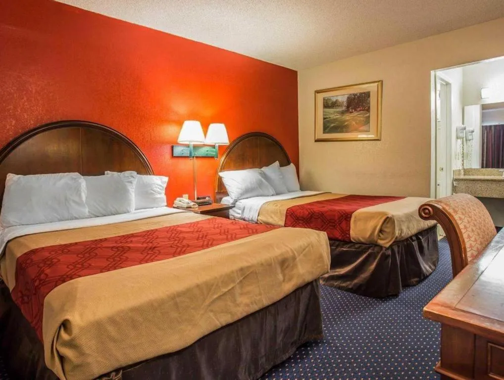 Bed in Econo Lodge Columbia Fort Jackson