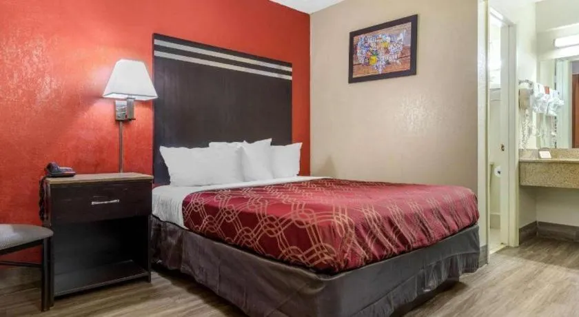 Bed in Econo Lodge Columbia Fort Jackson