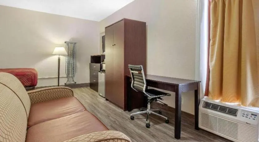 Bed in Econo Lodge Columbia Fort Jackson